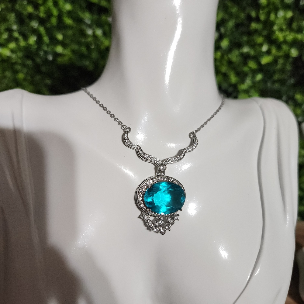 Silver and Blue Pendant Necklace 8ct 3/20/26